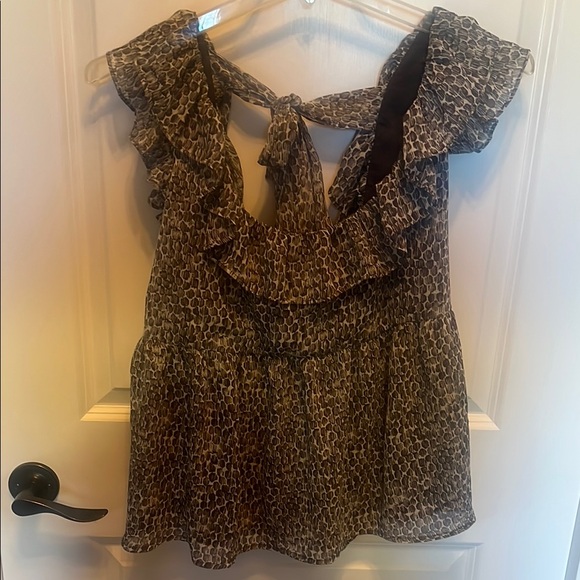 Banana Republic Ruffle Top - Picture 4 of 9